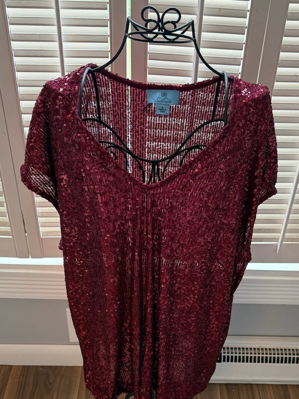 CeCe Women's Wine Sequin V-Neck Short-Sleeve Top